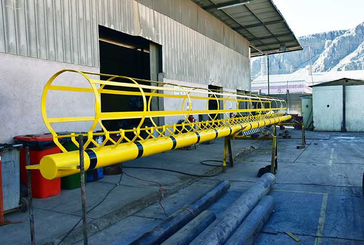 Mastil poste pasa cables